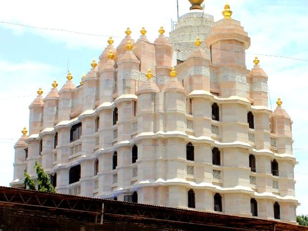 Mumbao-Siddhivinayak-Temple