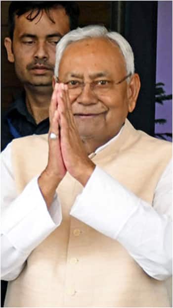 Bihar CM Nitish Kumar Education Qualification, Early Life
